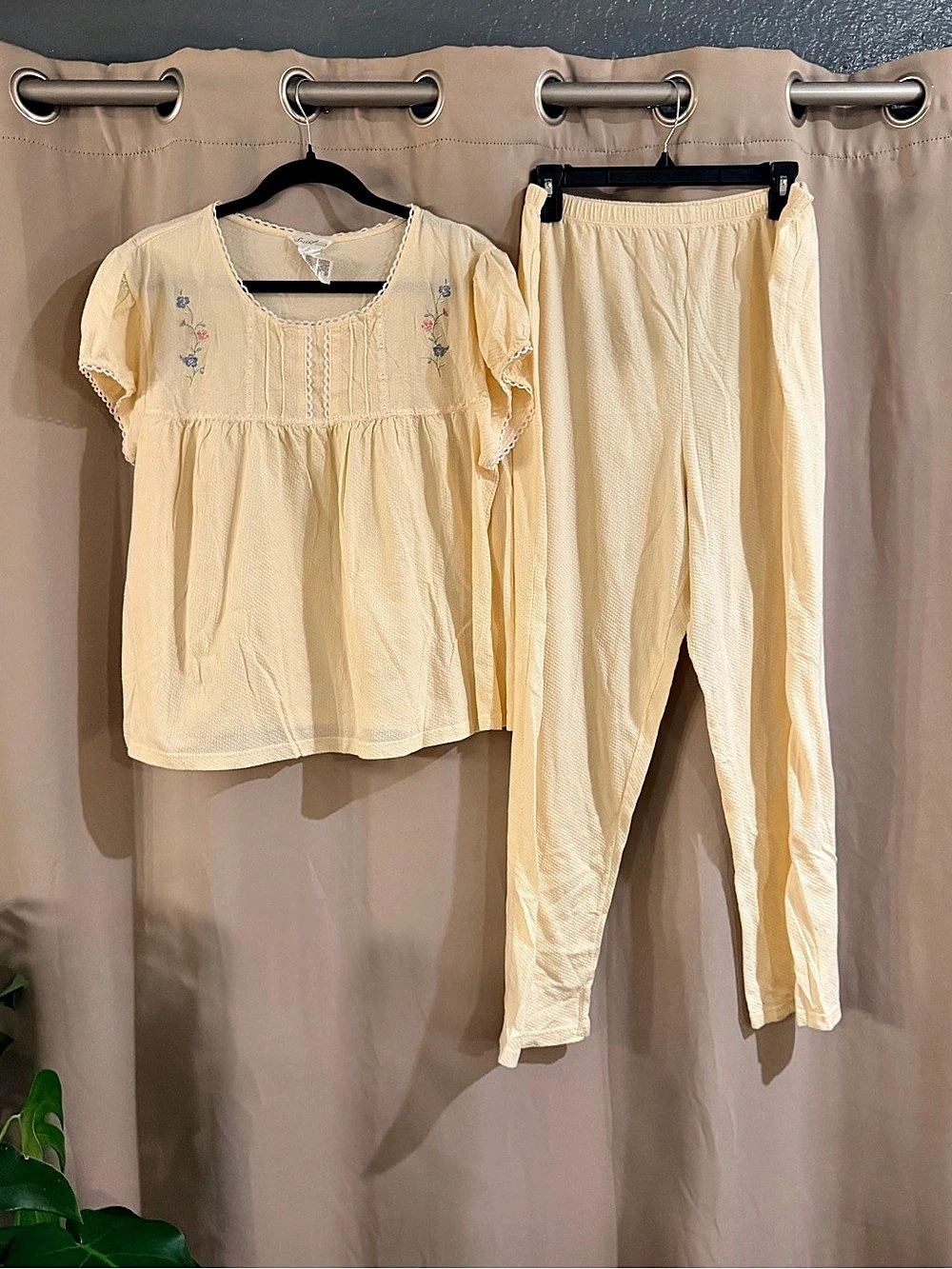 Secret Treasures Women's Textured Lounge Set in Yellow Size XL